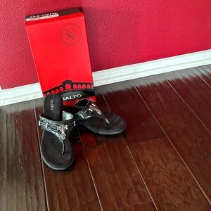 Vialto Embellished Black Thong Sandals